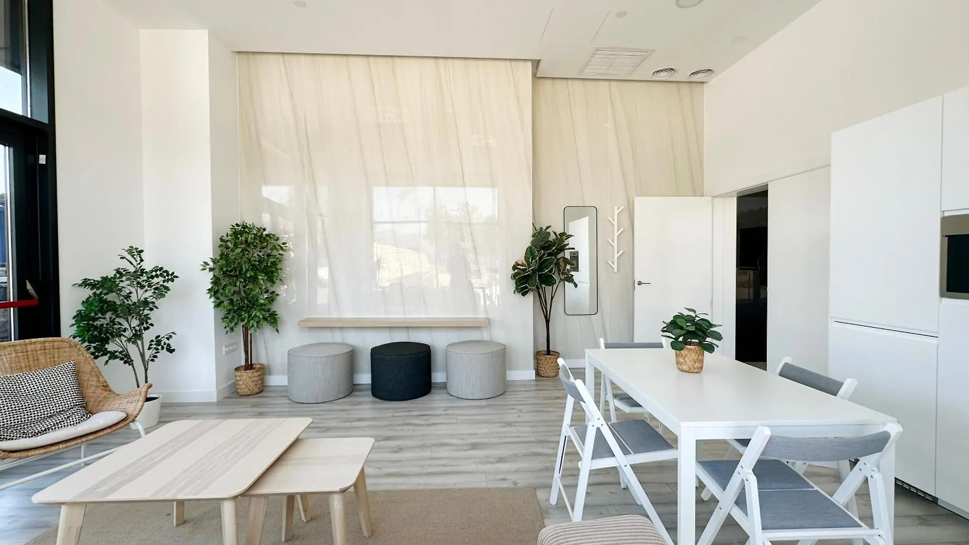 מאלגה Pando Apartments 1 Bed 25D Floor