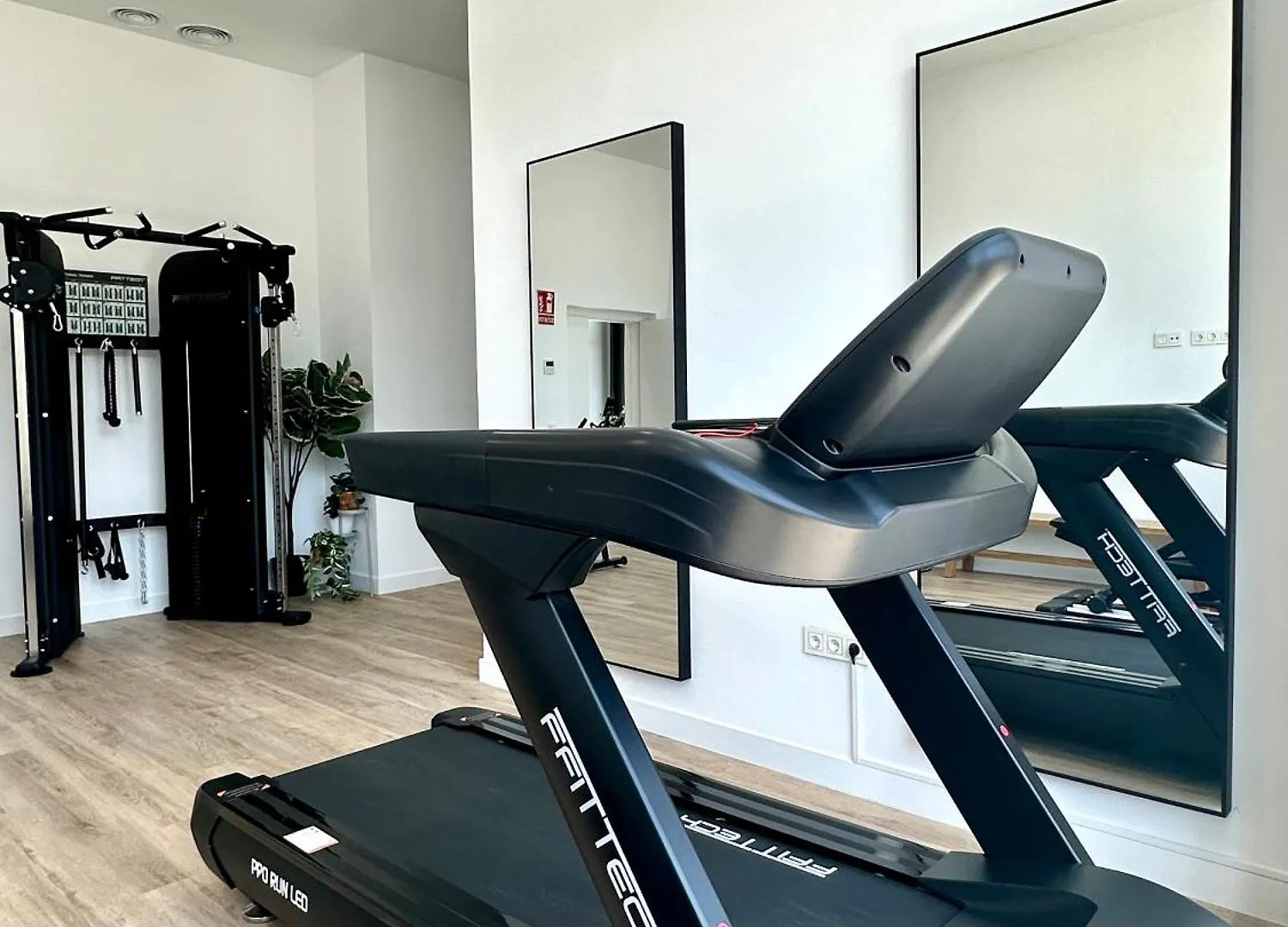 מאלגה Pando Apartments 1 Bed 25D Floor